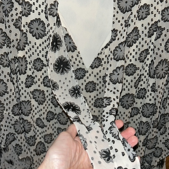 Max Studio London EUC  Flutter Sleeve Embroidered Floral Print Mini Dress Size S - Picture 4 of 9